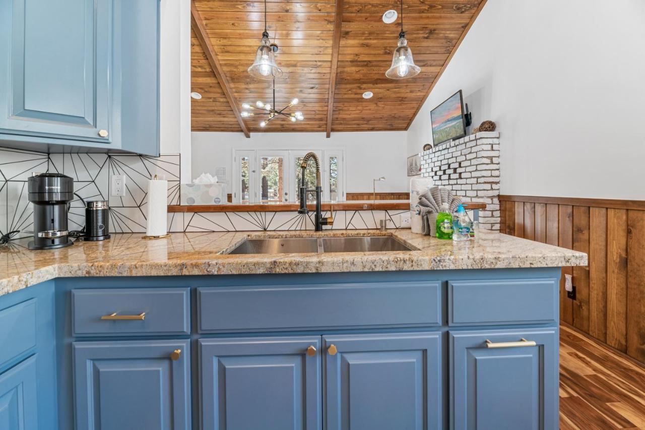 Yellow Pine Lodge - Charming Cottage Style Cabin With Peak-A-Boo Lake And Mountain Views Big Bear Lake Zewnętrze zdjęcie